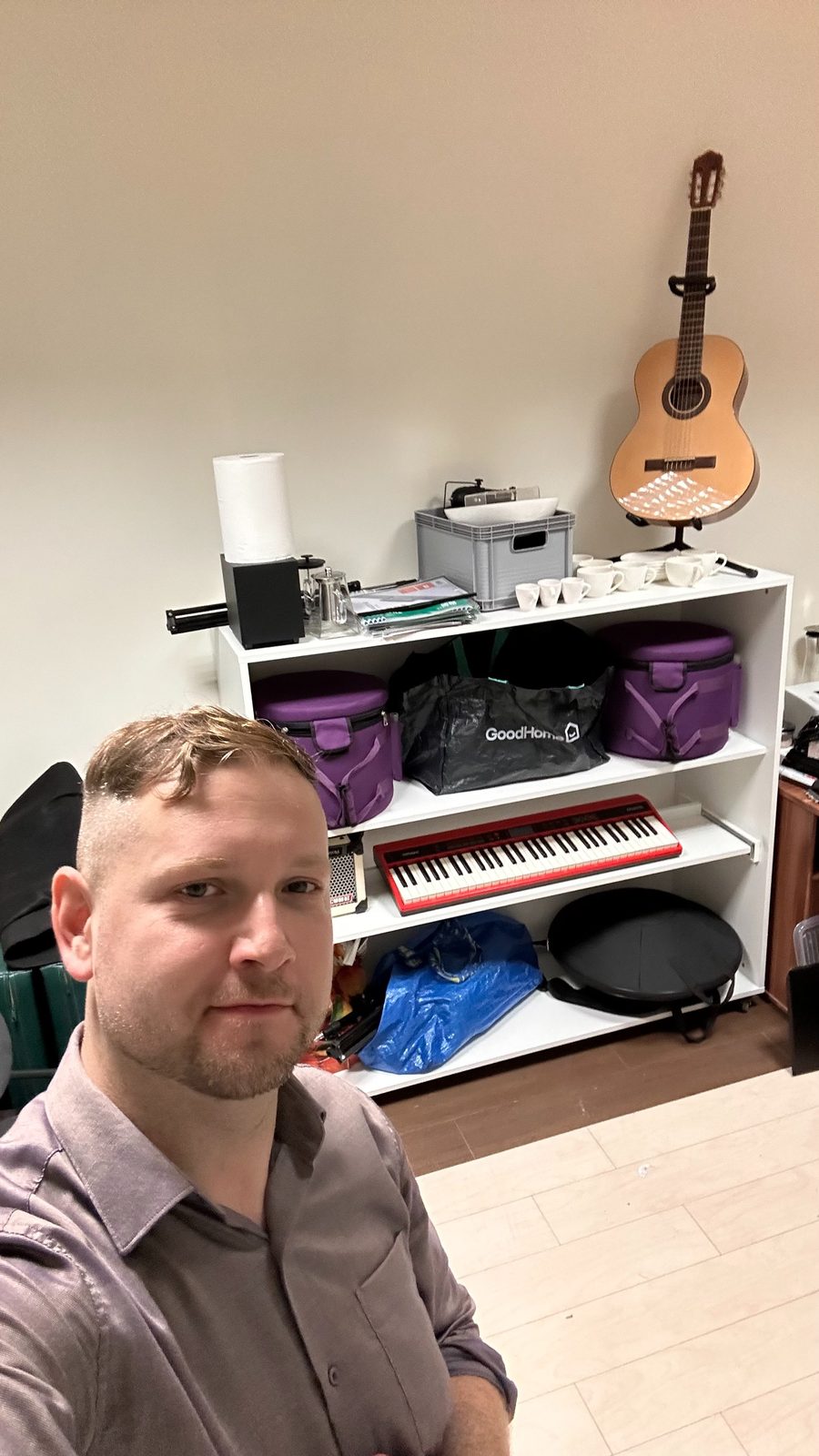 Mobilne studio muzyczne w szafce na kółkach