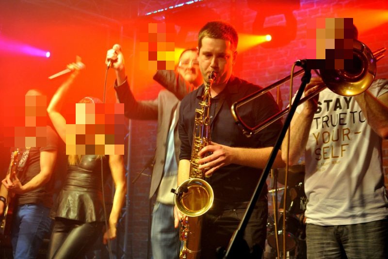 Koncert z zespołem na scenie